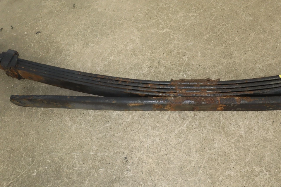 01-10 Chevy GMC 2500HD OEM Rear Leaf Springs Pair Left/Right - Image 4 of 4