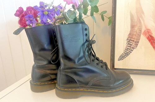 Dr Martens Boots Size US 8, UK 6, EU 39 Style 1490 Black Air Cushioned Soles - Picture 2 of 18