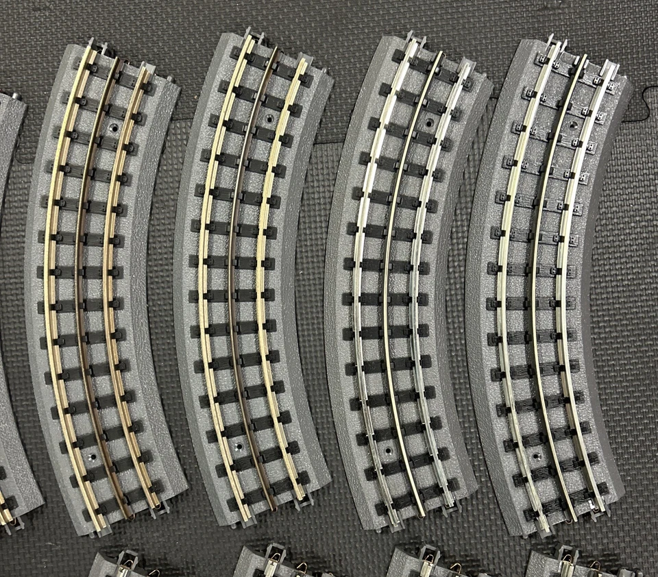 M.T.H. ELECTRIC TRAINS O-31" CURVE TRACK O GAUGE 3-RAIL LOT OF 12 NOS - Image 3 of 4