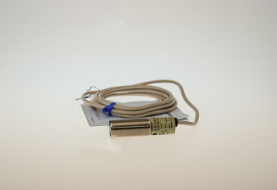 E3F3-D12M metal cylindrical diffuse reflection photoelectric switch