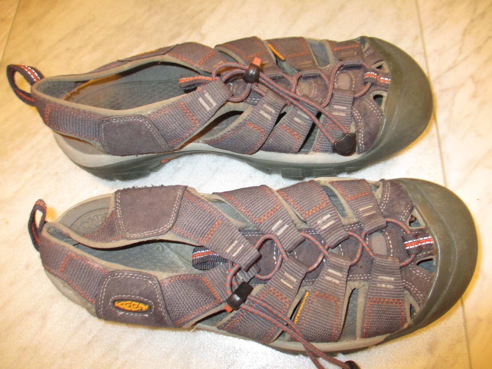 Scarpe sandali impermeabili da uomo punta chiusa Keen taglia 11 5