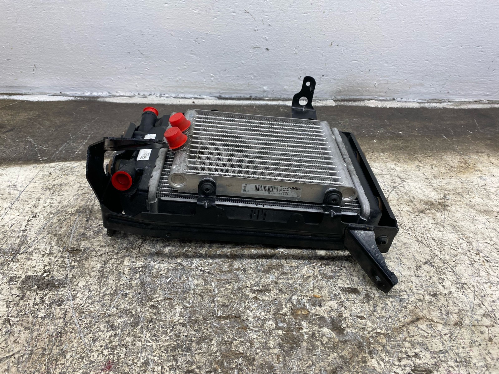 2014-2018 BENTLEY FLYING SPUR 4.0L V8 FRONT LEFT OIL COOLER RADIATOR W/AIR DUCT
