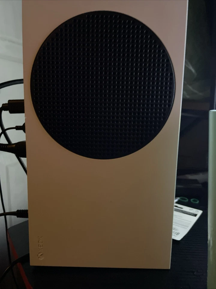 Xbox Series S Bundle - Image 3 of 4