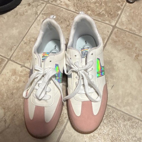 Wonder Nation Women’s Low Top Lace-Up Sneaker White/Pink Colorblock Foam