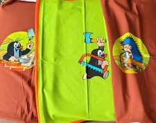 Kleiderstoffe mit über Film-, Fernseh- Zeichentrickfiguren