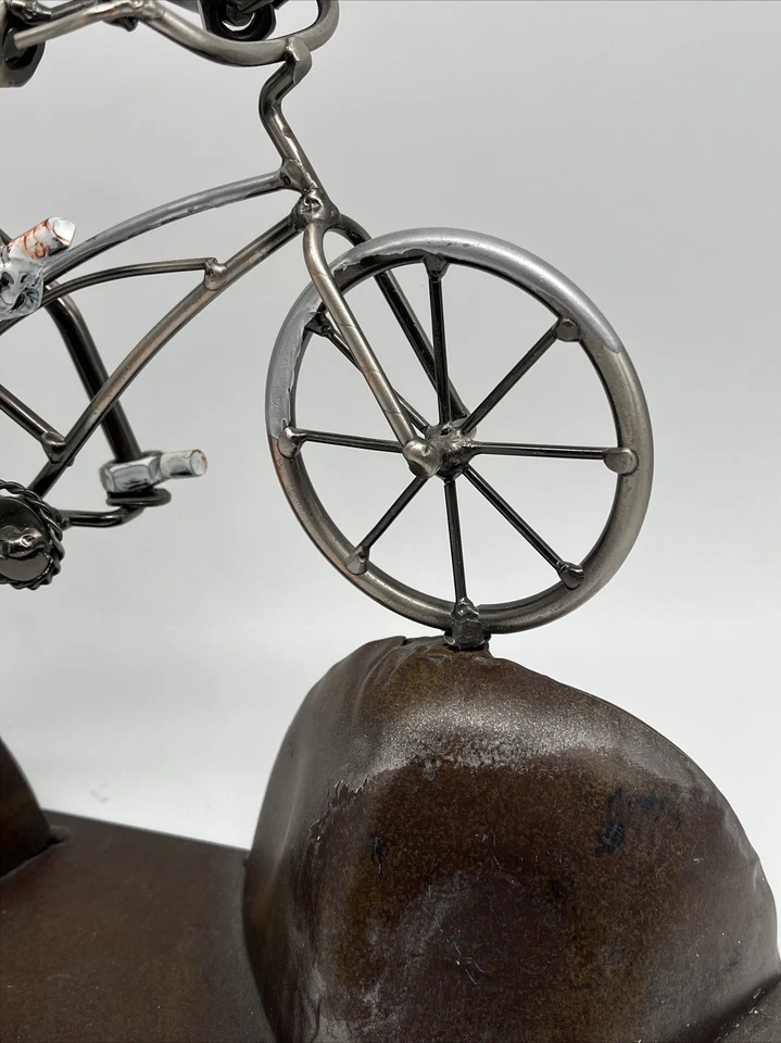 Tuercas y pernos para ciclista de bicicleta escultura de metal X juegos BMX bicicleta corredor brutalista Foto 4 de 4