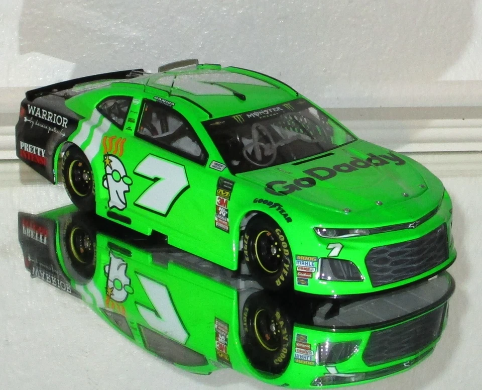RCCA DANICA PATRICK #7 2018 coche de élite autografiado por Godaddy #147/207 con certificado de autenticidad impresionante Foto 4 de 4