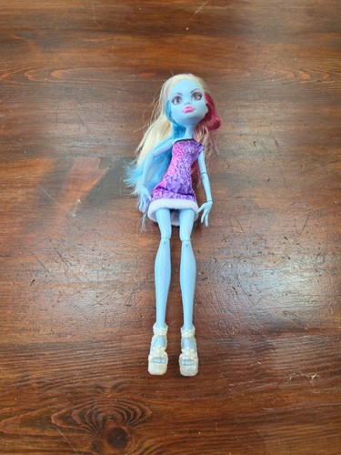 Monster High Scaris City of Frights Abbey Bominable Doll With Dress & Shoes