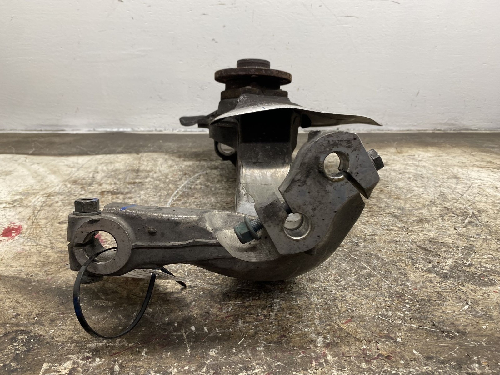 Bentley Flying Spur 2014-2018 FRONT+LEFT Steering knuckle