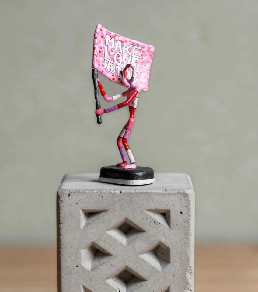 Make Love Not War Pop Art Skulptur mit Herzen Unikat moderne Kunst Deko - Bild 4 von 4