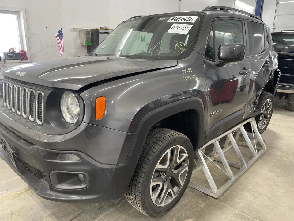 Espejo retrovisor de puerta izquierdo usado se adapta a: Jeep Renegade 2017 pintado eléctrico térmico sin señal de giro Foto 3 de 4