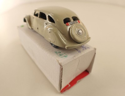 MODELISME FRANCE PEUGEOT 402 SALOON 1938 neuf mint boite kit résine monté 1/43