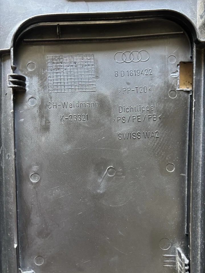 Audi RS4 S4 A4 1997-2002 Cubierta de bandeja de batería con lanzadera y moldura OEM 8D1-819-417-A Foto 3 de 4