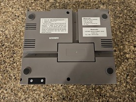 Nintendo NES-001 Console W/ Gray Zapper, Controller & 8 Games LOT