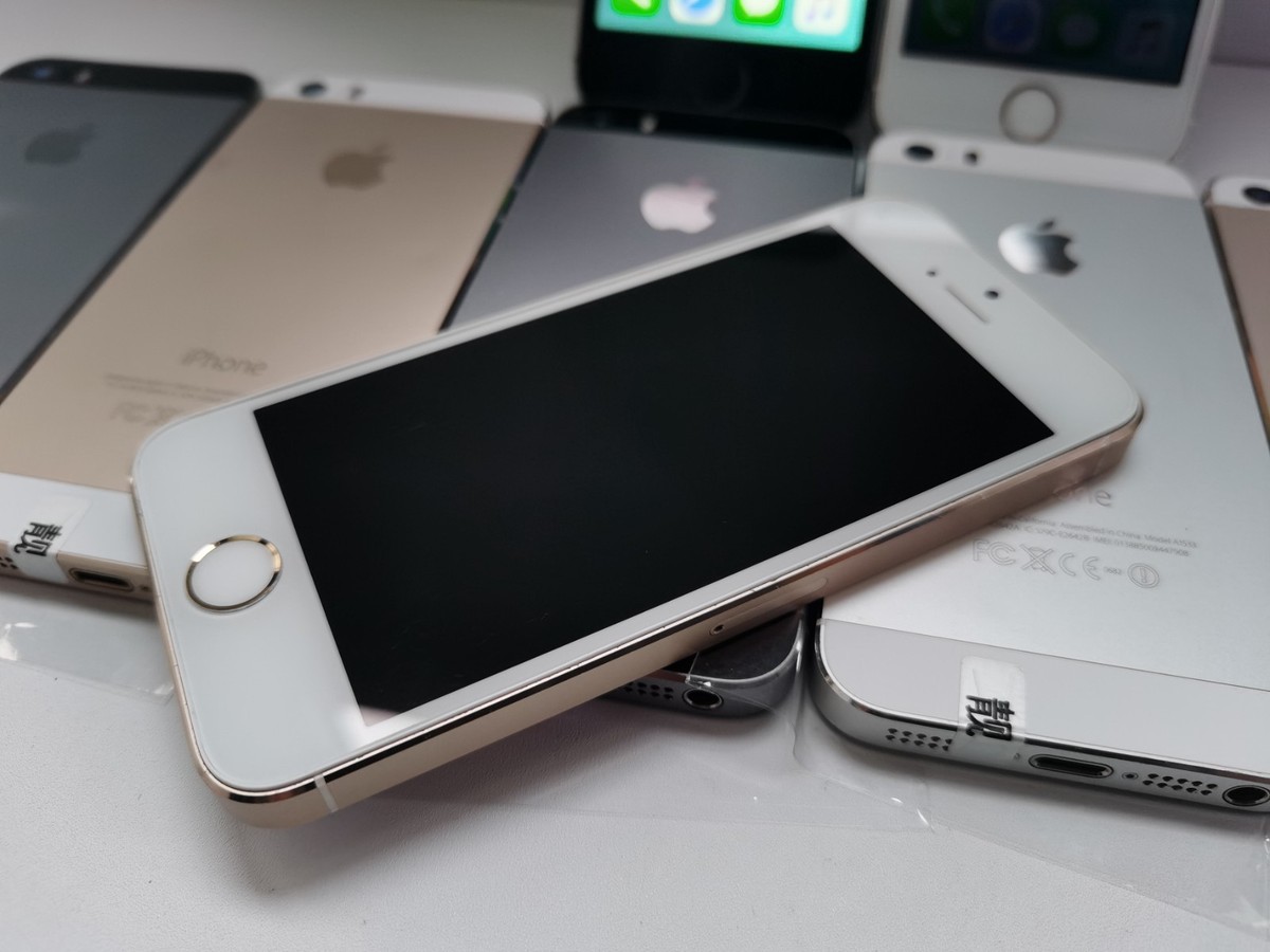 Apple iPhone 5s (Unlocked ) - 16GB/32GB/64GB - Gray Silver Gold
