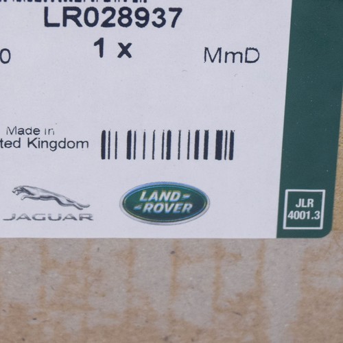 LAND ROVER DISCOVERY V L462 Engine Oil Cooler LR028937 NEW GENUINE - Picture 8 of 9