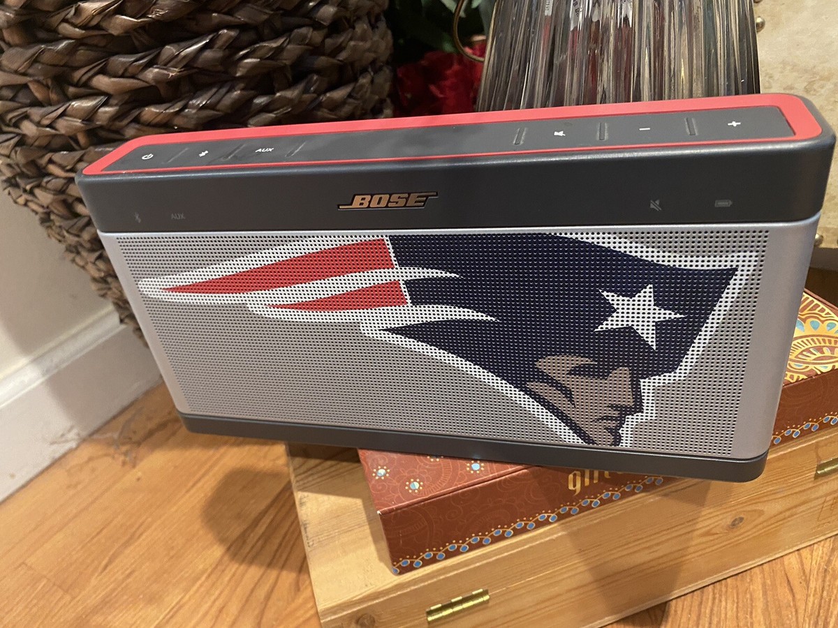 Bose SoundLink III Bluetooth Portable Speaker - New England Bose SoundLink III Bluetooth Portable Speaker - New England