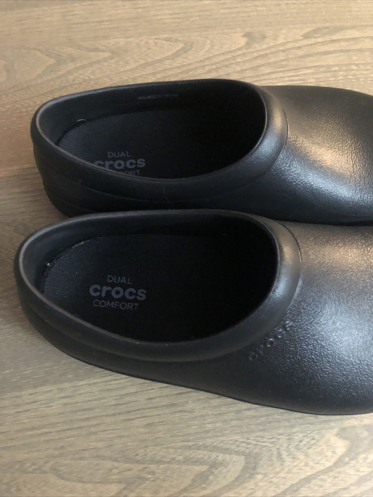 crocs-dual-comfort-women-s-nurse-shoes-black-size-me-gem