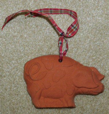 Stuart Houghton BROTWÄRMER IN SCHWEINEFORM TERRAKOTTA