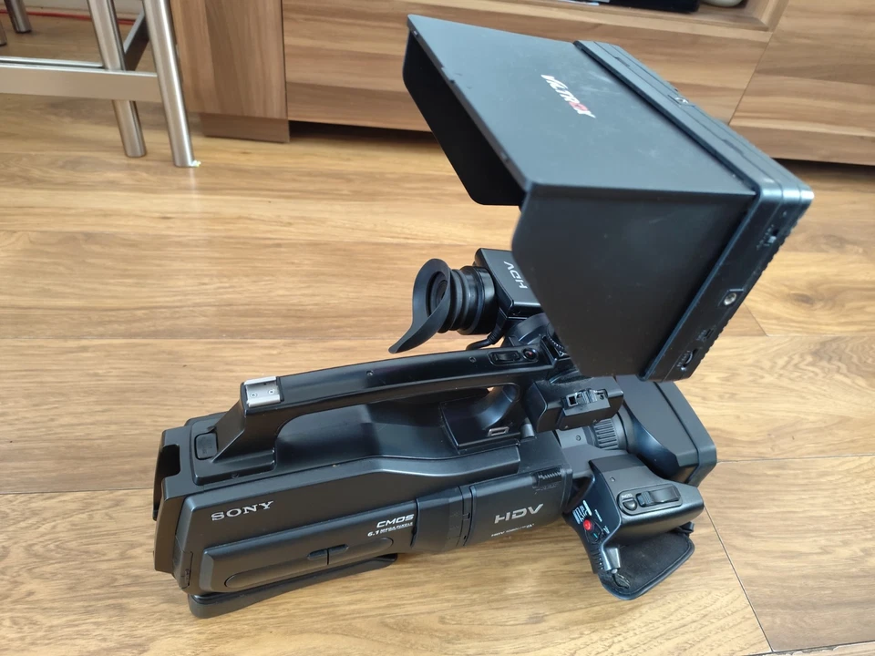 SONY HVR-HD1000E/1000P  HDV. MiniDV Camcorder with EXTRAS - Image 4 of 4