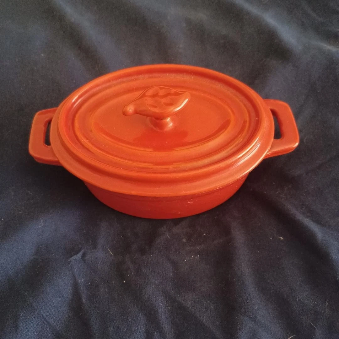 4 1/2" Oval Unbranded Cast Iron Red/White Enamel Mini Dutch Oven With Lid
Opens in a new window or t