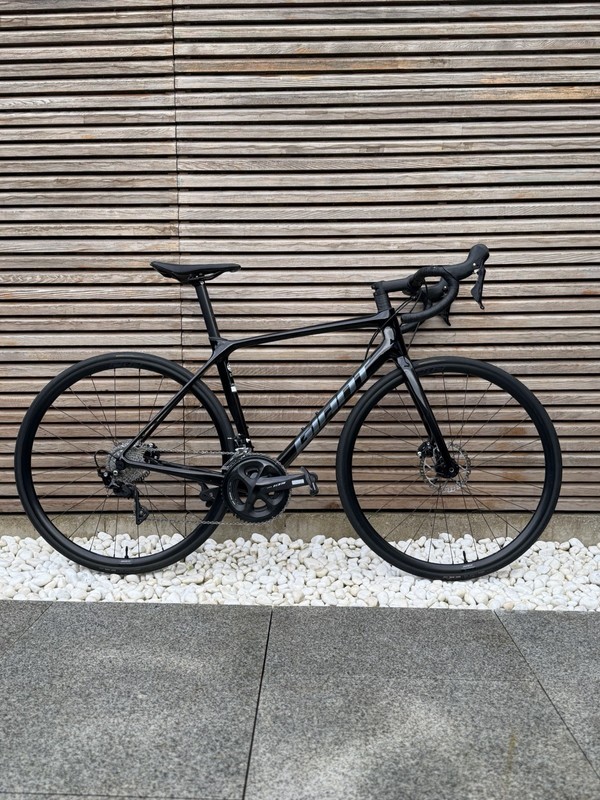 Giant TCR Advanced Disc 2 Road Bike Medium Full Carbon Shimano 105 Groupset