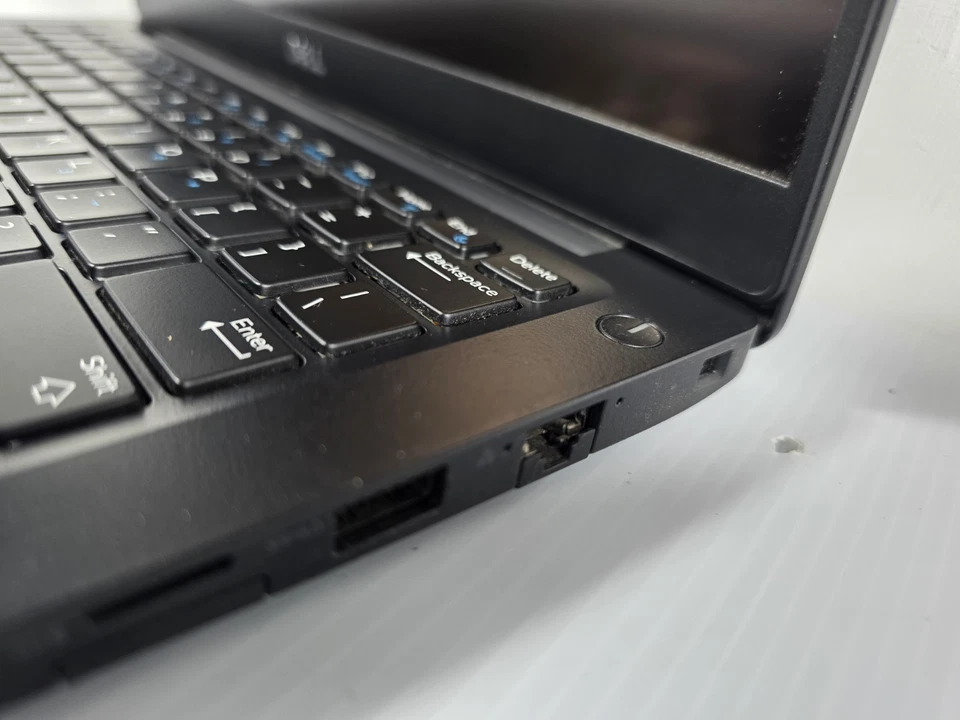 Ноутбук DELL Latitude 7390 13,3 дюйма полная высокая четкость Intel i7-8650U 16 ГБ 256 ГБ SSD Windows 11 - Изображение 4 из 4