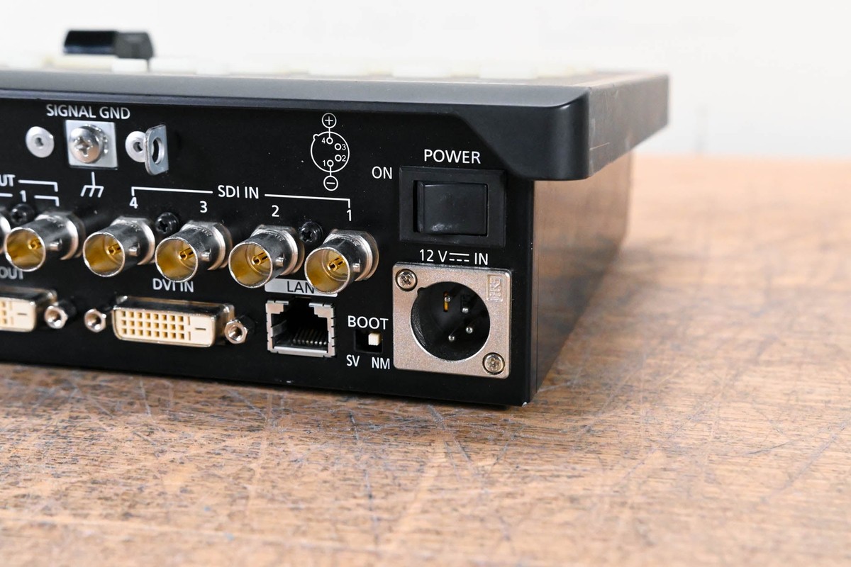 中古　Panasonic AW-HS50 コンパクトスイッチャー Panasonic AW-HS50 Compact HD/SD Live Video Switcher (NO