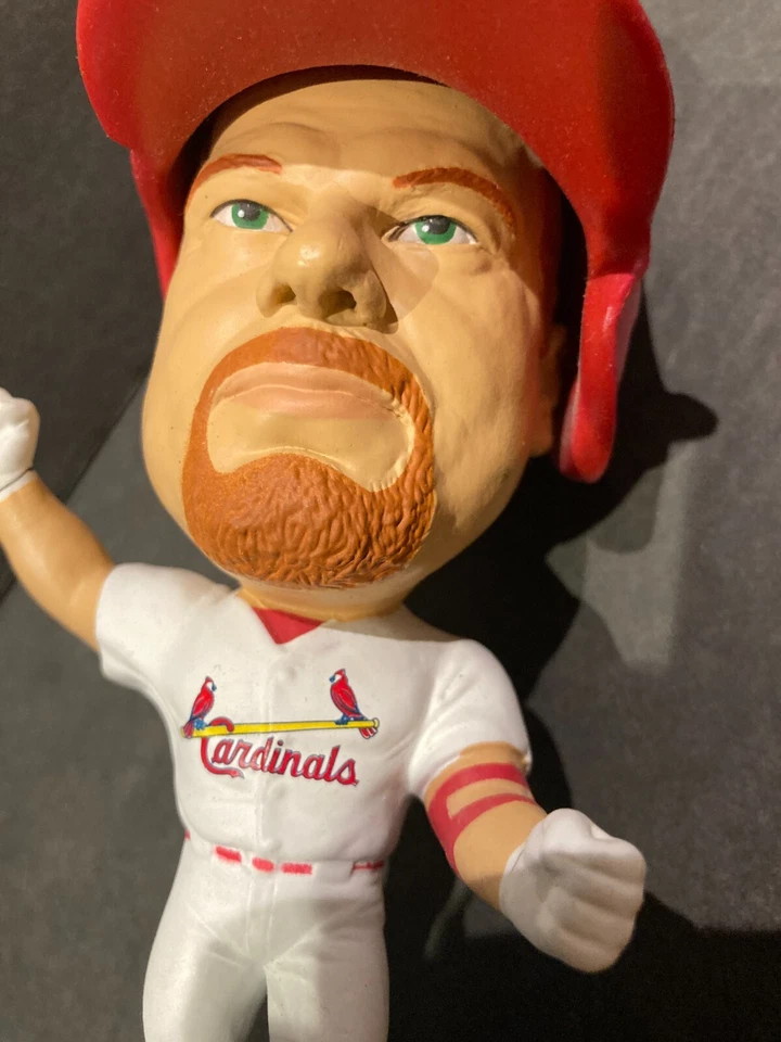 Mark McGwire St L Cardinals LOT- 1998 7" Figure w/COA, 1998 SQ10 1985 Topps 401 - Image 4 of 4