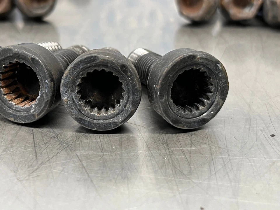 BMW 545i 2005 - E60 - Perno de rueda con cerraduras (sin llave) - Juego de 20 - 131 k Foto 4 de 4