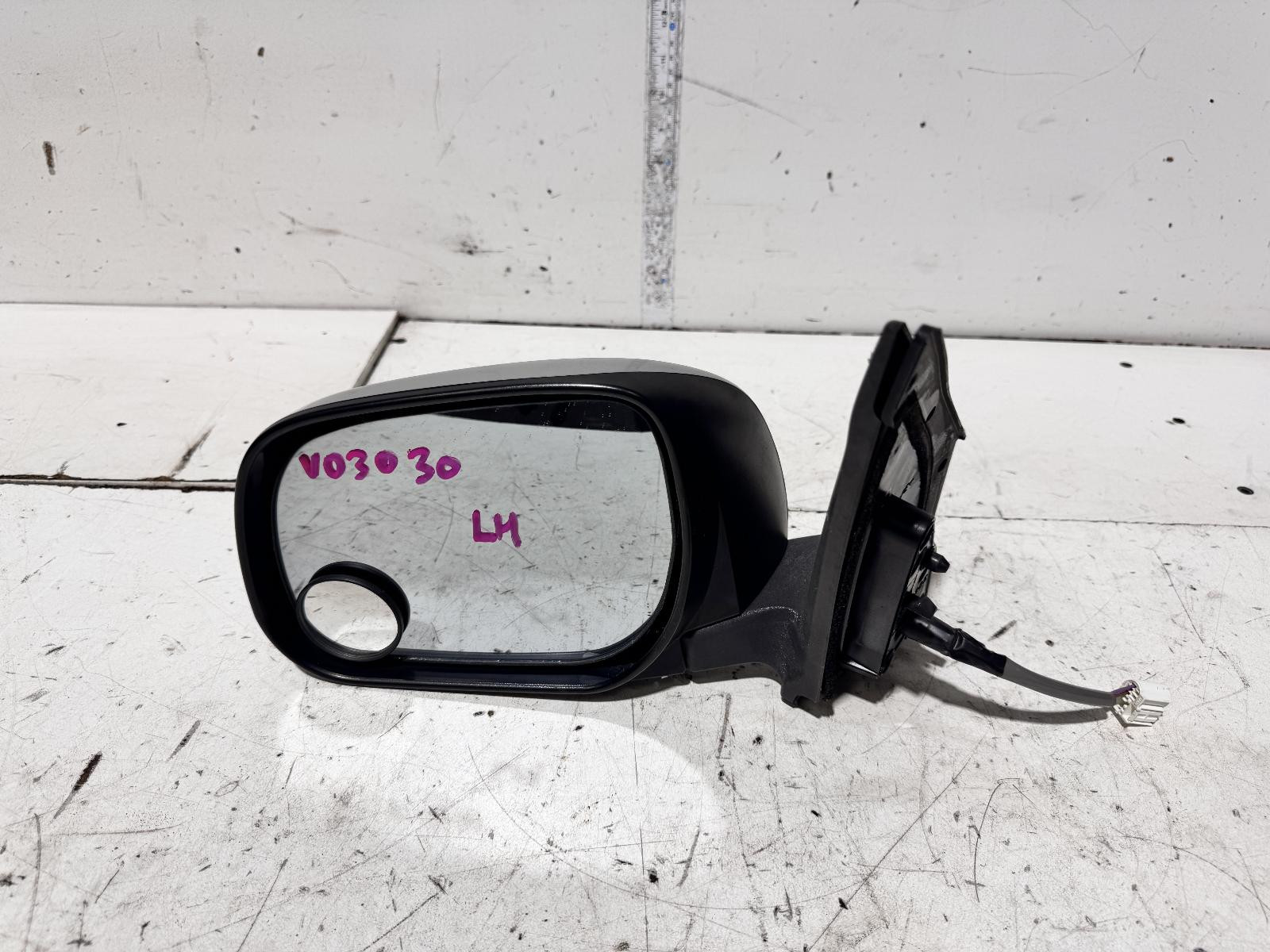 Toyota RAV4 Left Door Mirror ACA33 11/2005-09/2008 - thumbnail 2