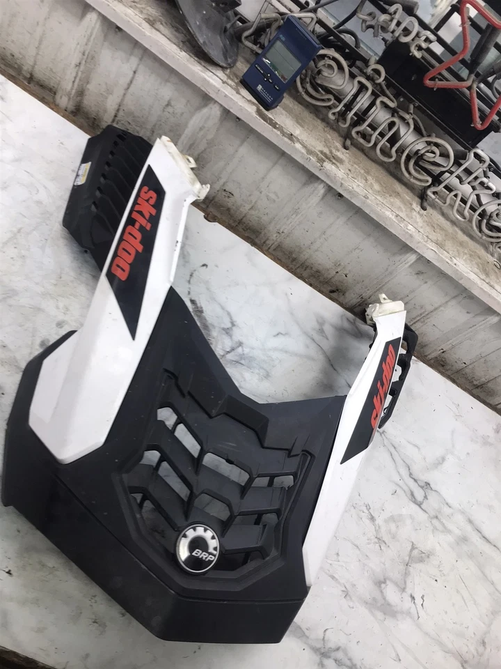 19 Ski-Doo Renegade Adrenaline 900 Ace Turbo 137" capó delantero cubierta panel de carcasa Foto 2 de 4