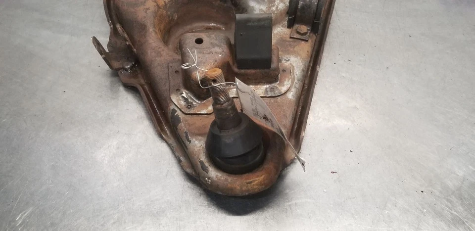 Chevy C20 1969 4x2 brazo de control inferior pasajero delantero derecho Foto 2 de 4