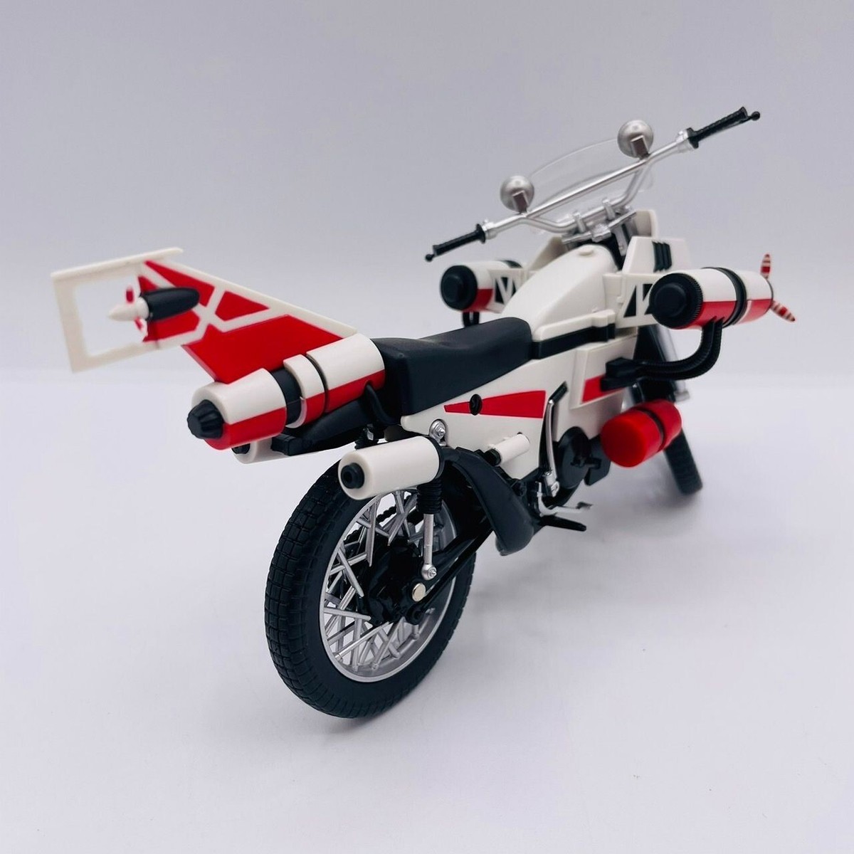 BANDAI S.H.Figuarts Masked Rider X & Cruiser Set Action