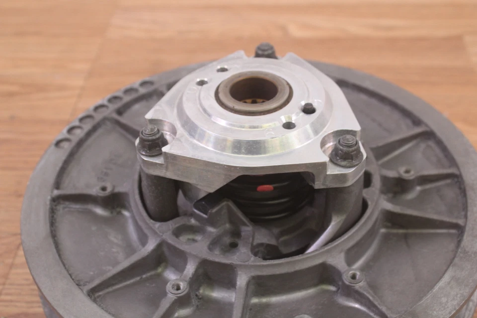 1997 YAMAHA VMAX 500 XTC Secondary Driven Clutch - Image 4 of 4