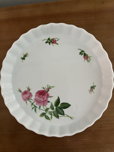 Christineholm Porcelain Pink Rose 10" Quiche/Pie/Tart Baking Dish - Picture 2 of 4