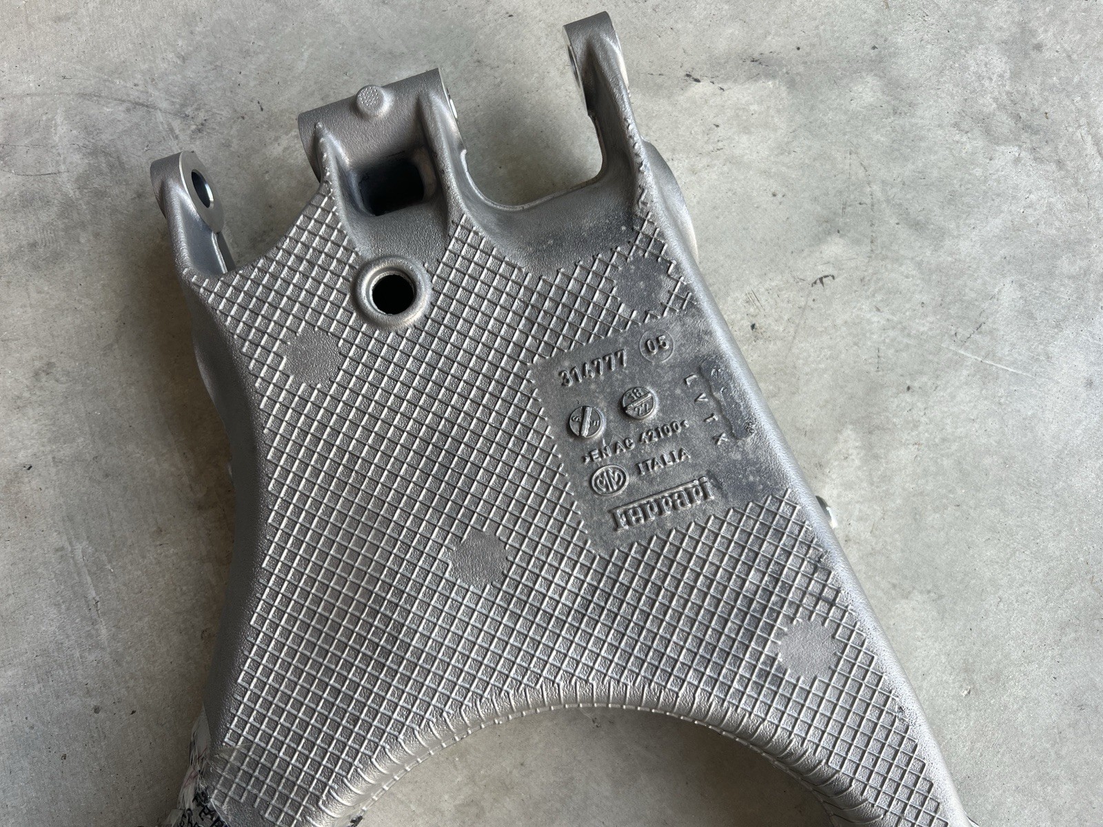 Ferrari 488 REAR+LOWER Control arm P/N 314777