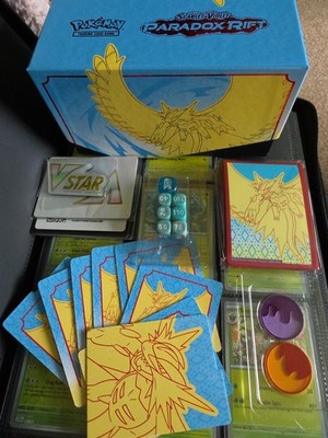 Pokemon TCG Paradox Rift 175 einzigartige Karten etb Würfelzähler Teiler Sleeves Codes