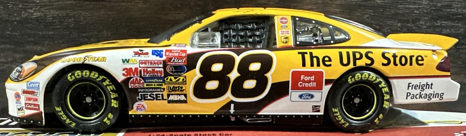2003 Dale Jarrett #88 The UPS Store Ford Taurus 1/24 Action NASCAR Diecast - Image 2 of 4