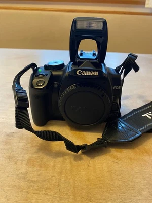 Canon EOS 400D nur  Gehäuse die Kamera funktioniert, nur der SD Slot ist defekt! - Bild 1 von 4