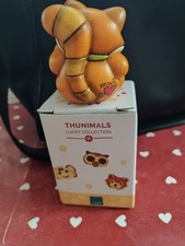 statuina della  collezione Thunanimals Panda rosso con quadrifoglio portafortuna