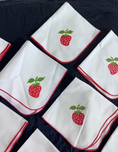 Vintage Strawberry Cotton Napkins Set Of 8 White Red Trim 12" Kitchy MCM Flaws - Bild 3 von 21