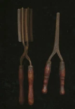 G16 - VINTAGE WOODEN HANDLE HAIR STRAIGHTNER CURLER