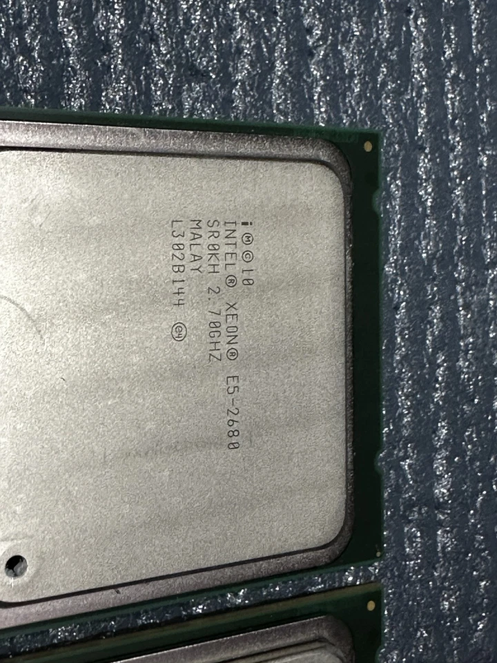 Lote de 2 CPU de servidor Intel Xeon E5-2680 SR0KH 2,70 GHz 8 núcleos 20M 130 W LGA-2011 Foto 2 de 3