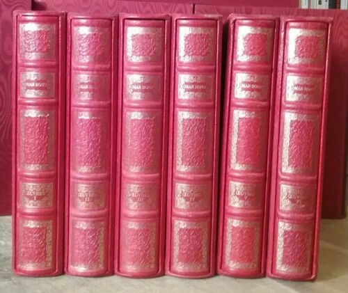 Livres anciens et de collection en cuir, sur littérature