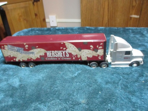 ERTL White GMC Integral Semi Tractor Trailer Hershey Cookies & Crean 1/64 Scale - Picture 2 of 6