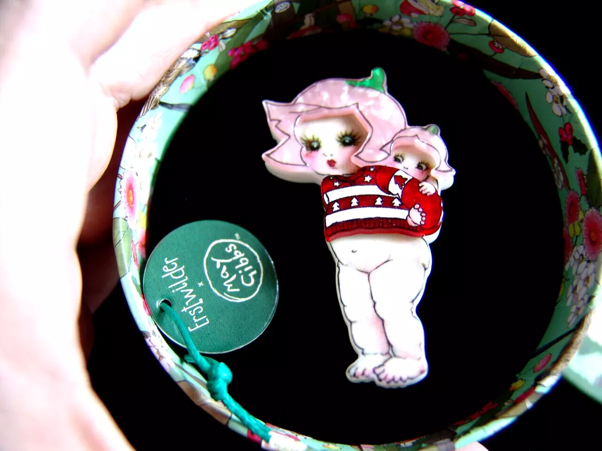 ERSTWILDER MAY GIBBS CHRISTMAS SWEATER PETAL RESIN BROOCH