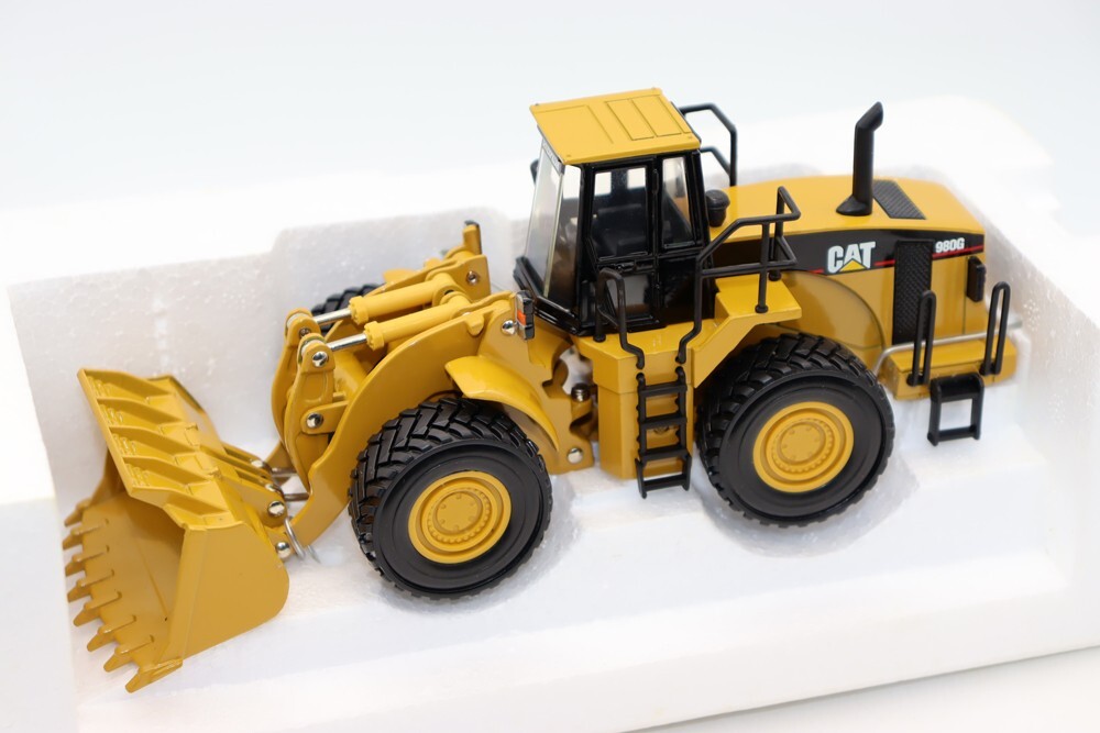 ミニカー 33R-010 NORSCOT 1/50 CAT 980K WHEEL Amazon.com: Diecast Masters 1:50 Caterpillar 980K Wheel