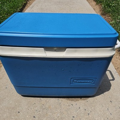 Vintage Rubbermaid  12 GALLON Medium/Large sized Vtg Cooler Food Chest Free ship