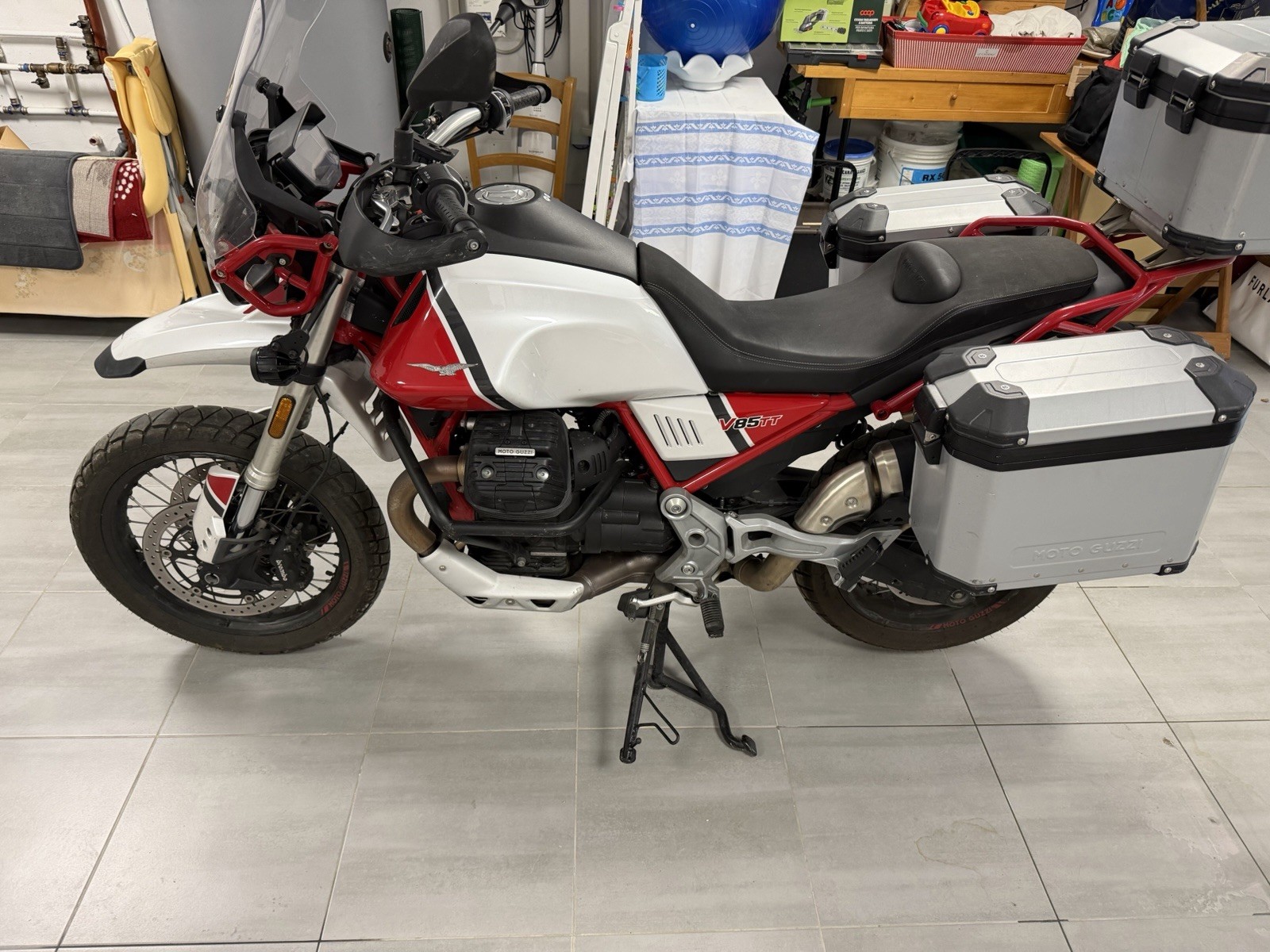 Moto Guzzi V85TT foto 2